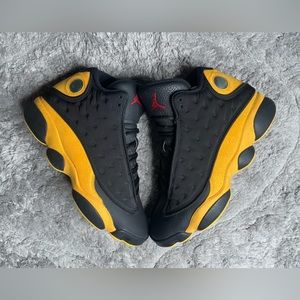 Jordan Men's Black and Yellow Sneakers